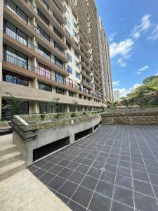 Moderno Apto 2 Hab Frente a la FOSCAL - Balcón y Gran Ubicación