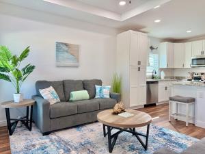 Modern 2BR Punta Gorda Home with Full Kitchen