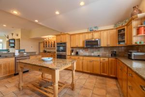 Beach Cabana - 6 En-Suite Bedrooms, Pool, Cabana Bar, Hot Tub, Elevator, Game Room