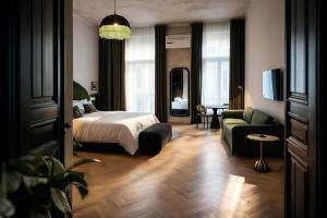 Maroon & Moss Residence