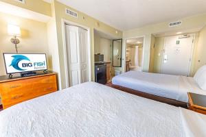 Oceanfront Convenience on Lower Floor, Heated Pool