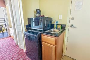 Oceanfront Convenience on Lower Floor, Heated Pool