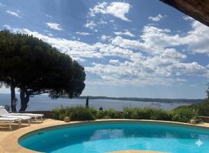 Villa familiale Vue exceptionnelle golfe de saint -Tropez 6ch 6 sdb 12 personnes