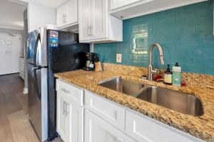 New-High Floor-Grand Cayman, Amazing Decor wPools