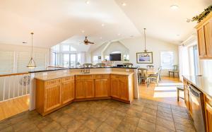 Atlantic Paradise - Southern Shores, 87 Yds to Beach, Pool, Hot Tub, Tiki Bar, Foosball