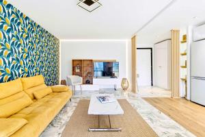 Lacour - 2 bedroom apartment - Large terrace - 2 min from the Croisette & beaches