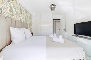 Lacour - 2 bedroom apartment - Large terrace - 2 min from the Croisette & beaches