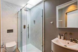 The Hyde Park Villa by Madestays