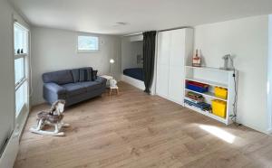 Newly Renovated Summer House 40 M From The Water