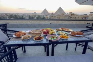 Tutankhamun Pyramids boutique