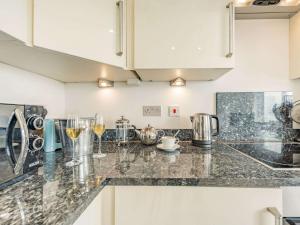 3 Bed in Tenby FB055