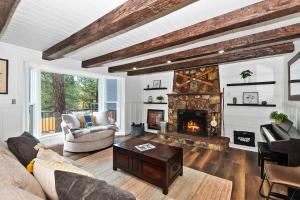 Highland Cedar Cabin WHot Tub Close to Village