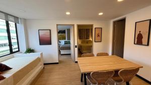 Great space in perfect area! Walk everywhere!