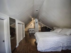 Comfy 3rd Floor Studio Near NYC