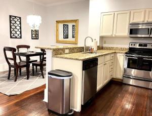 Bee on Broughton - Astonishing Home Downtown SAV