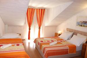 Apartments with parking space Barbat, Rab - 20080