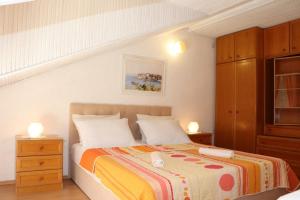 Apartments with parking space Barbat, Rab - 20080