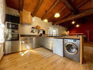 Maison pittoresque à Arlempdes avec cheminée et terrasse - FR-1-582-114