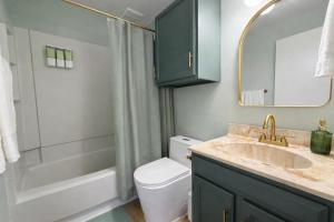 Main St Studio - Walk to Lifts, Dining, and Shopping