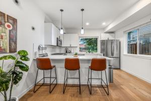 Modern Seattle Home w Rooftop Views - Near UW