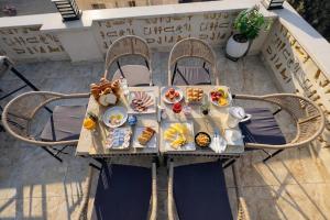 Pyramids Palace view inn