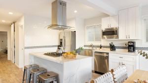 Mission Point Buyout by AvantStay Two Unit Buyout w Patio Fire Pit Close to Beach 6BDRs