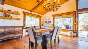 Hot Tub Fire Pit Game Room Large Deck Views Angels Camp Lodge by AvantStay