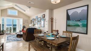 Moonlight by AvantStay Modern Home w Views Direct Access to Rockaway Beach