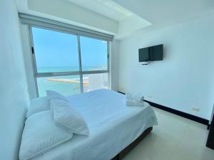 2Br apartment in front of the beach