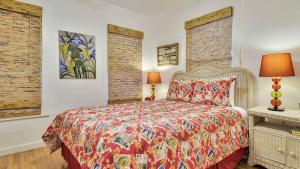 Key Lime Pie by AvantStay Ideal Location w Splash Pool Out Door Dining Month Long Stays Only