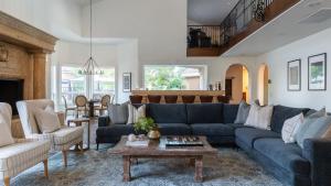 Sleeps 20 Vineyard Estate w Resort Pool Spa Game Room Wilson Creek Manor by AvantStay