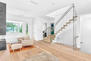 Vancouver luxury stay sleeps 7 free parking city center