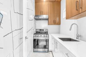 Vancouver luxury stay sleeps 7 free parking city center