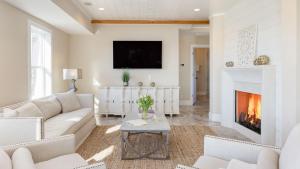 Infinity Pool Beach Access Oceanview Sleeps 24 30 Bradley Cir by AvantStay