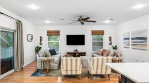 Dolphin Days by AvantStay Pool 0.2mi to Beach