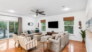 Dolphin Days by AvantStay Pool 0.2mi to Beach