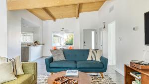 Lloyd by AvantStay Palm Spring Paradise w Pool Large Yard Table Tennis Permit3779