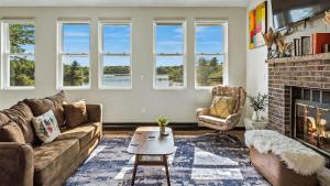 Strawberry Shores by AvantStay Lakefront Private Beach