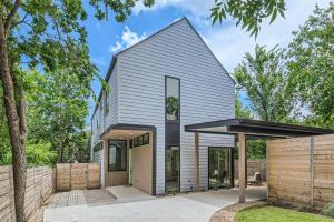 High-End 7 BDRM I Downtown Austin I PoolGame Room