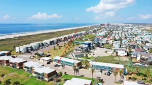 2 Pools Beach Boardwalk Access Studio Sleeps 5 Beach Bungalow by AvantStay