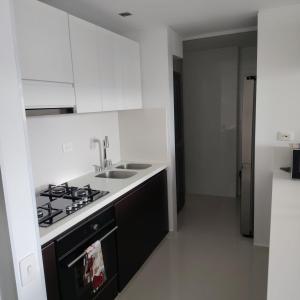 Apartamento lujoso y acogedor frente al centro comercial cacique BGA