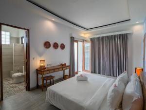 Lay Day Gili T