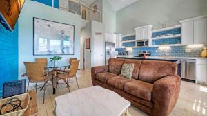 Sleeps 26 2 Homes w Waterfront Pool Boat Dock Laguna Village Escape