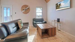 2 Homes on the Bay Shared Waterfront Pool Boat Dock Laguna Village Paradise