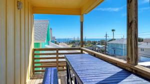 6BDR Balcony w Bay View Shared Pool Boat Dock Keeper Red by AvantStay