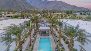 Zanjero by AvantStay Mins from Downtown Palm Springs Private Terrace Shared Pool