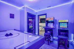 High-End 7 BDRM I Downtown Austin I PoolGame Room