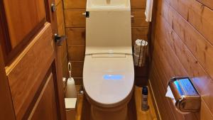 山中湖の森に囲まれた湖畔のログハウス #一棟貸切 #グループ旅行や家族旅行におすすめ #ペット同伴可 #広々リビング #サウナでととのう #山中湖 #pheasant102