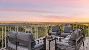 Stunning Escape • Hot Tub Panoramic View Prime Location Hilltop by AvantStay