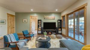 Grays Crossing by AvantStay Stunning 4BDR Cabin